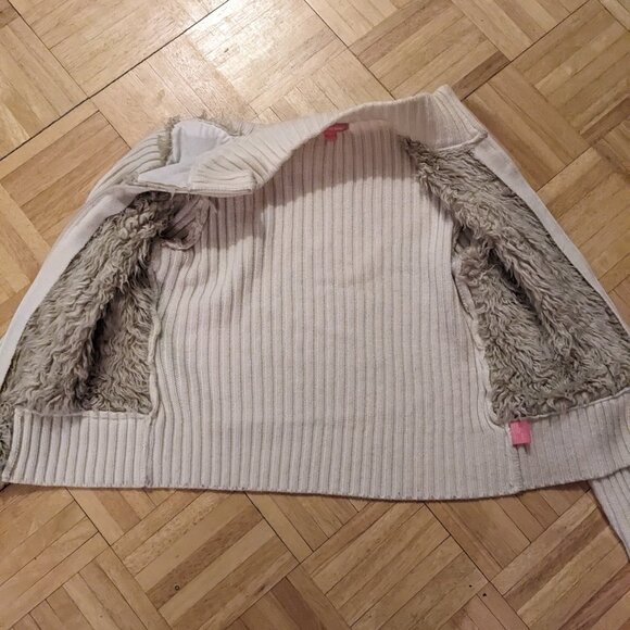 White fuzzy fur jacket - Picture 3 of 6